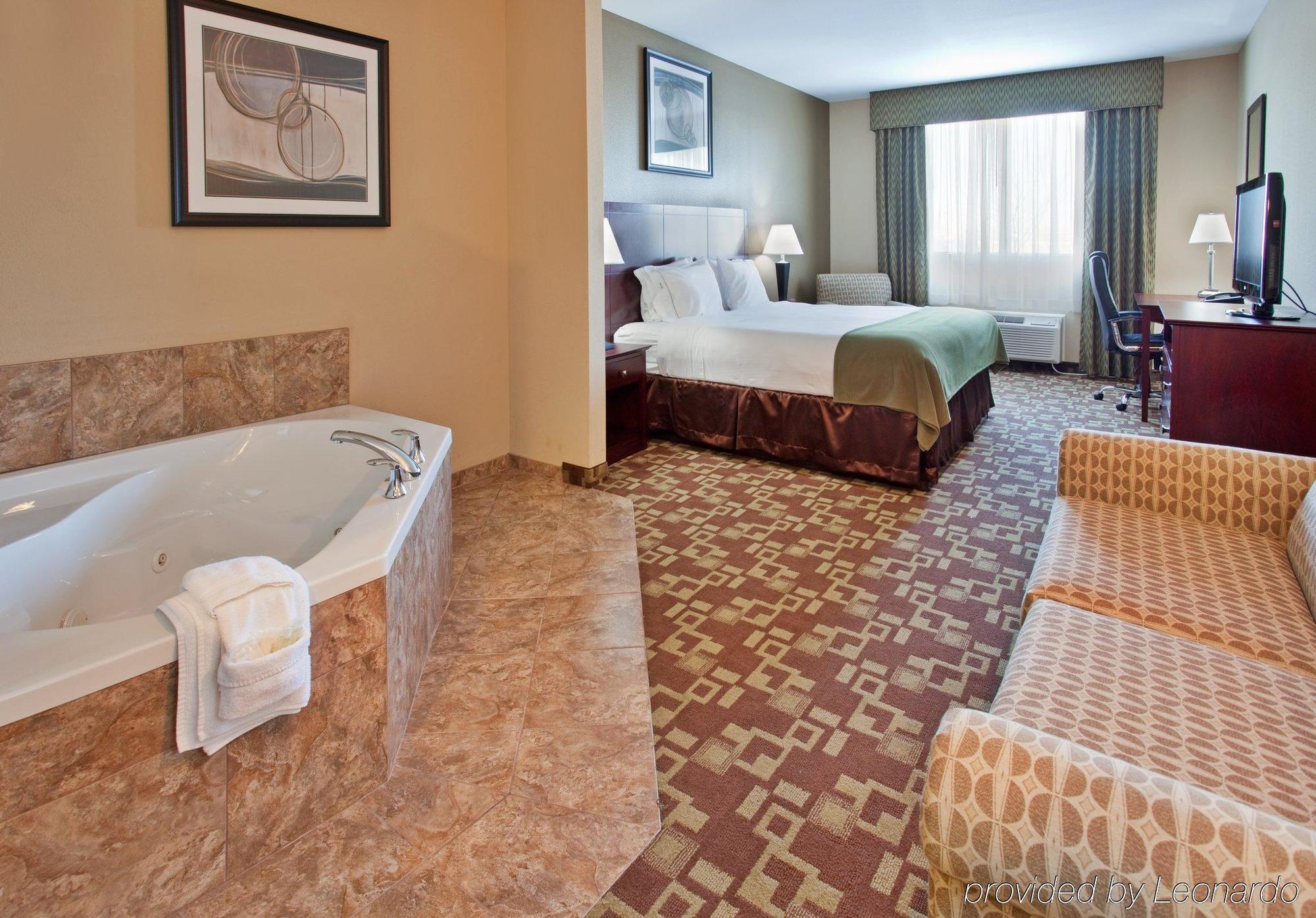 Holiday Inn Express Hotel & Suites St. Charles By Ihg Saint Charles Oda fotoğraf